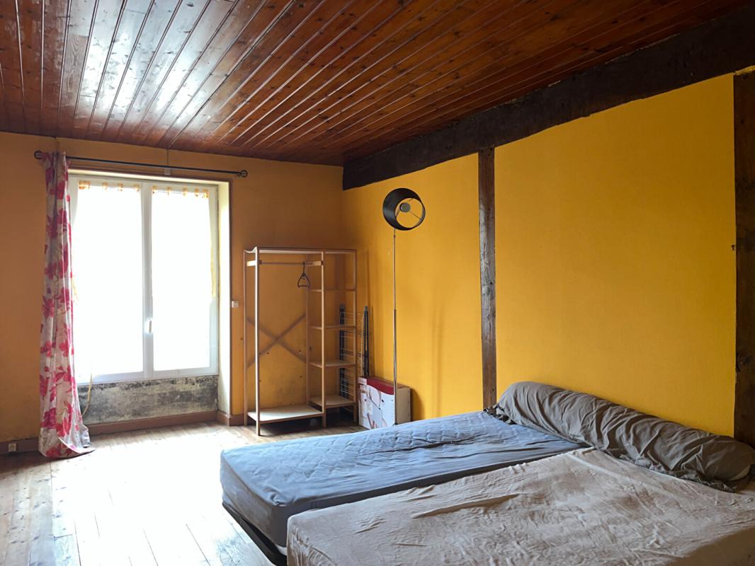 LE VIGEANT Maison de 63 m2 à Le vigeant  , 2 chambres , jardin de 580 m2 avec grange 4