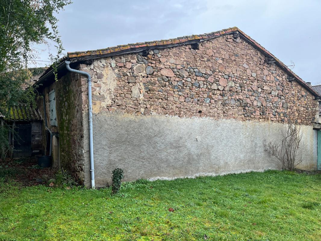 LE VIGEANT Maison de 63 m2 à Le vigeant  , 2 chambres , jardin de 580 m2 avec grange 9