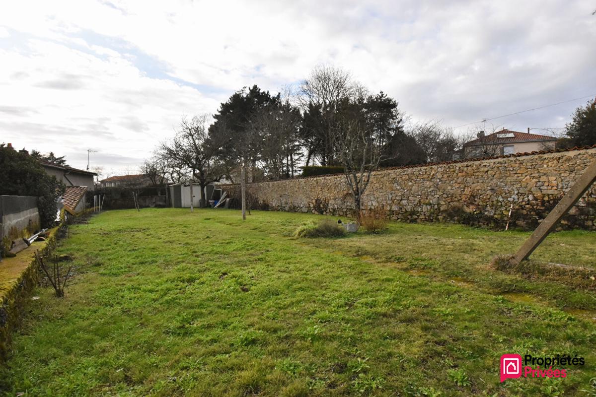 SAINT-PIERRE-DES-ECHAUBROGNES Maison Saint Pierre Des Echaubrognes 7 pièce(s) 153 m2 9