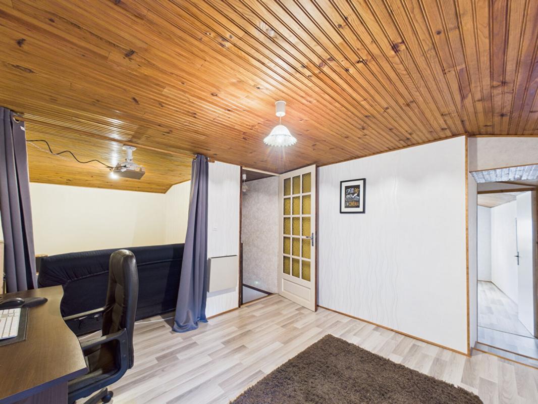 VIVONNE Maison ancienne rénovée à Vivonne de 165 m2, 4 chambres, 1 bureau, jardin, garage 10