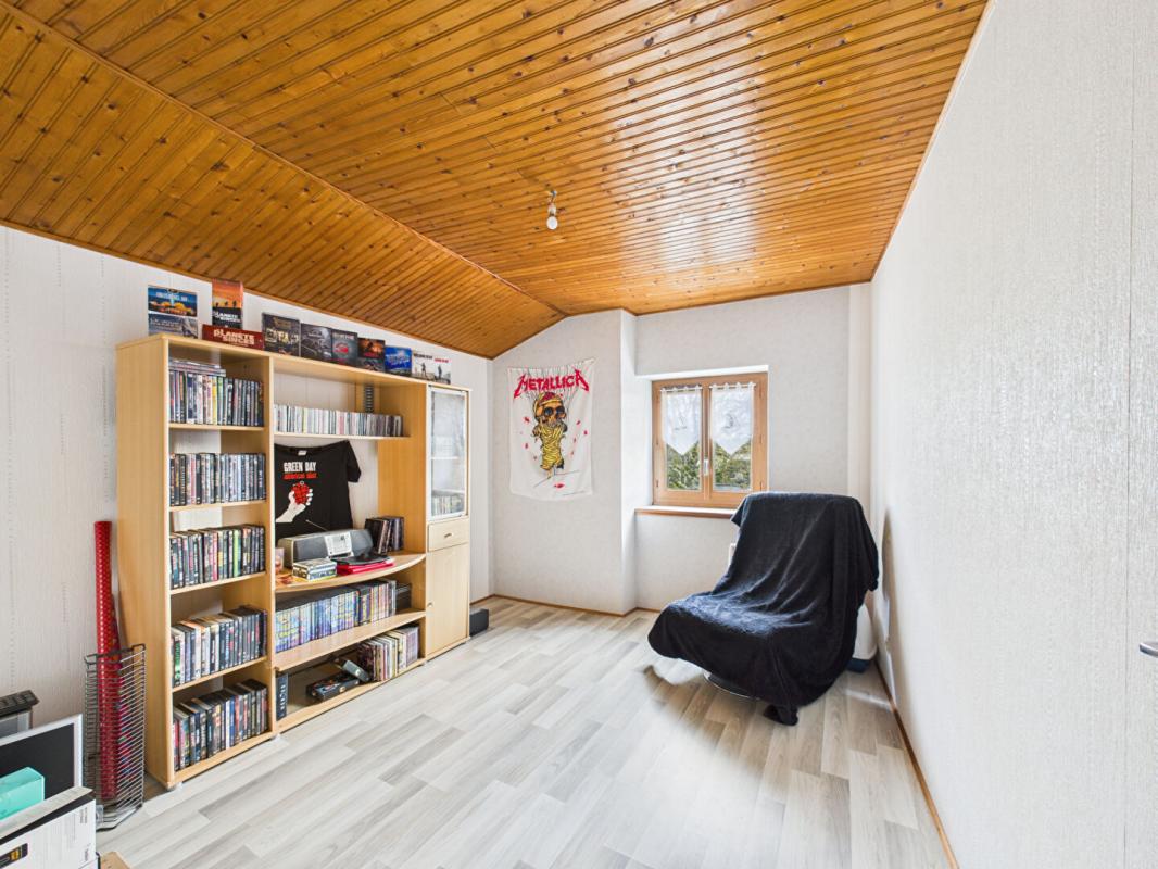 VIVONNE Maison ancienne rénovée à Vivonne de 165 m2, 4 chambres, 1 bureau, jardin, garage 12