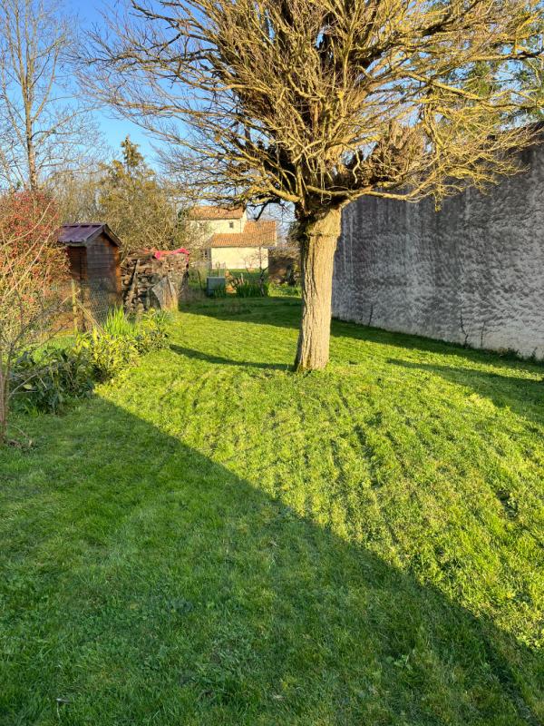 VIVONNE Maison rénovée à Vivonne de 165 m2, 4 chambres, 1 bureau, jardin, garage 16