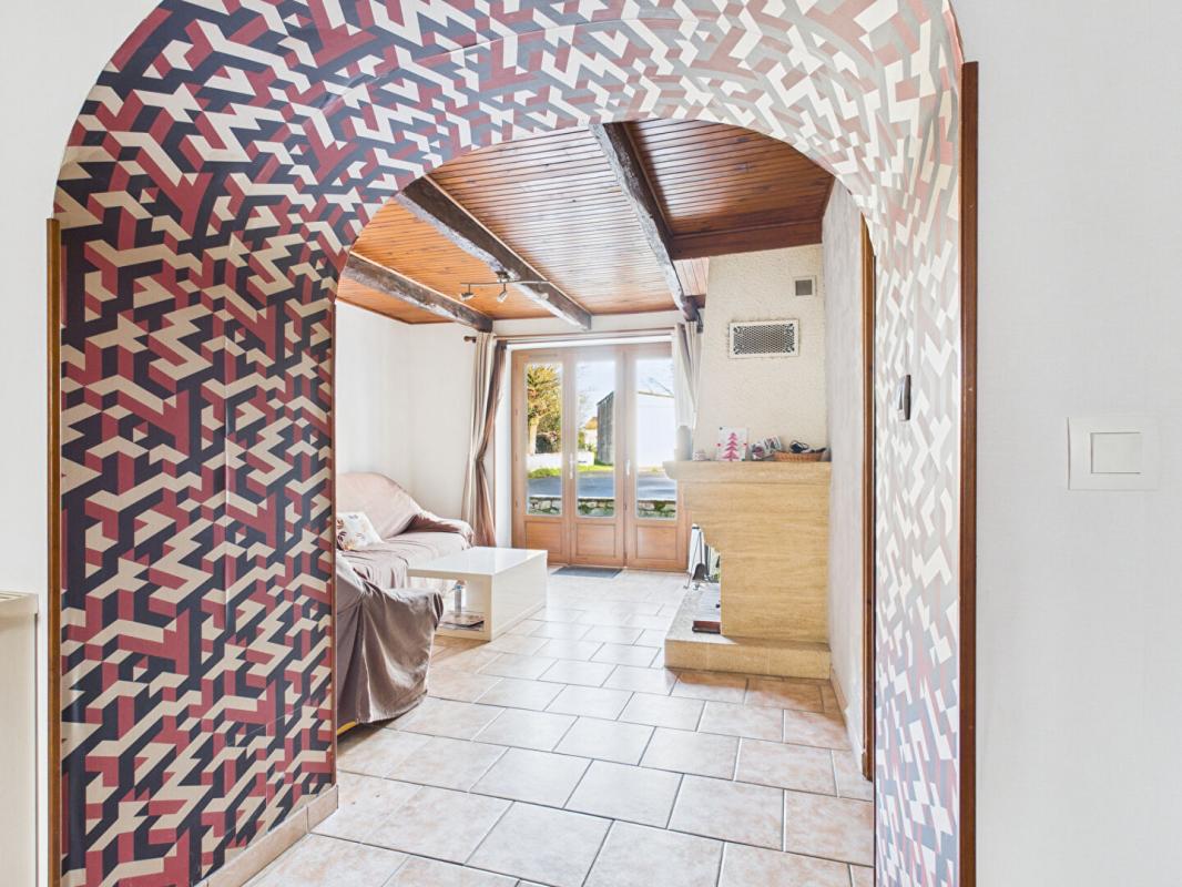 VIVONNE Maison ancienne rénovée à Vivonne de 165 m2, 4 chambres, 1 bureau, jardin, garage 4