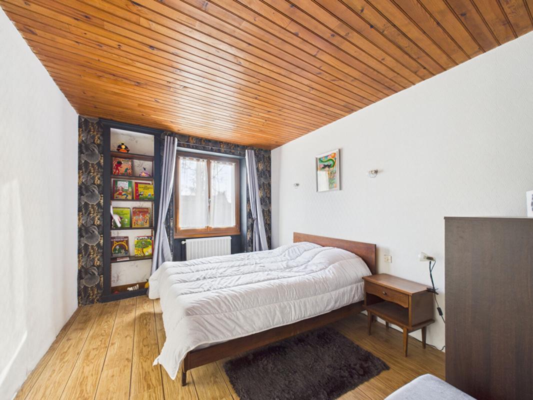 VIVONNE Maison ancienne rénovée à Vivonne de 165 m2, 4 chambres, 1 bureau, jardin, garage 6