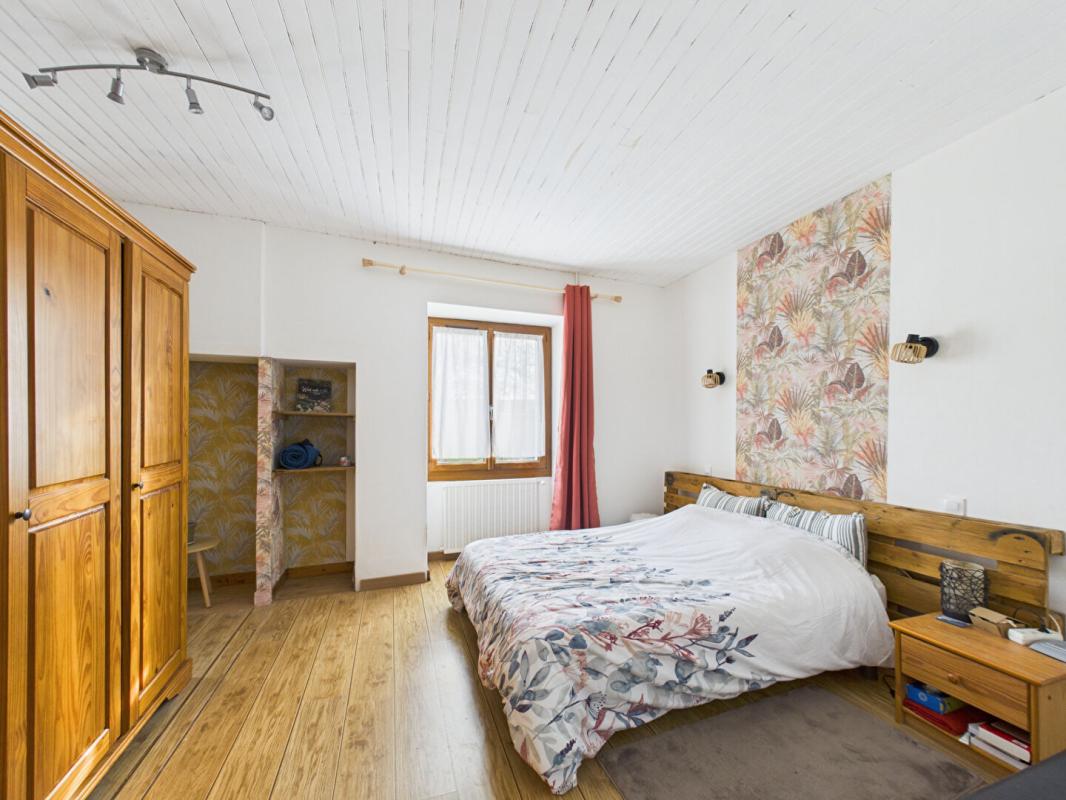 VIVONNE Maison ancienne rénovée à Vivonne de 165 m2, 4 chambres, 1 bureau, jardin, garage 7