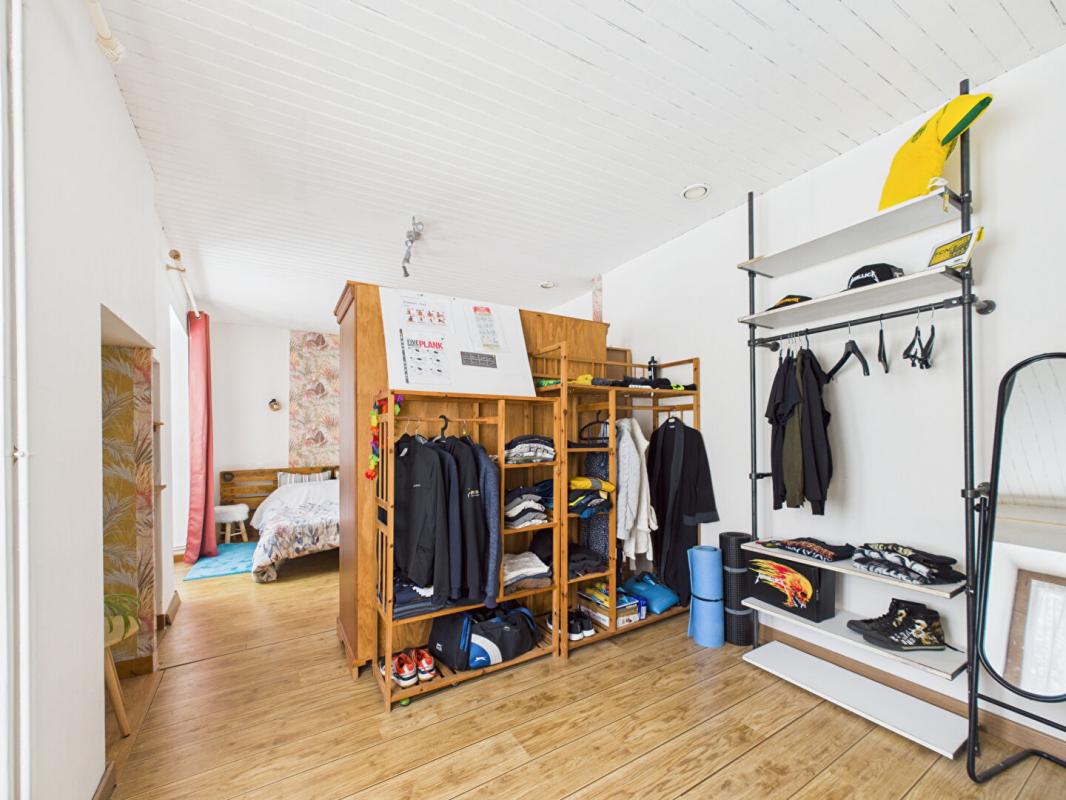 VIVONNE Maison ancienne rénovée à Vivonne de 165 m2, 4 chambres, 1 bureau, jardin, garage 8