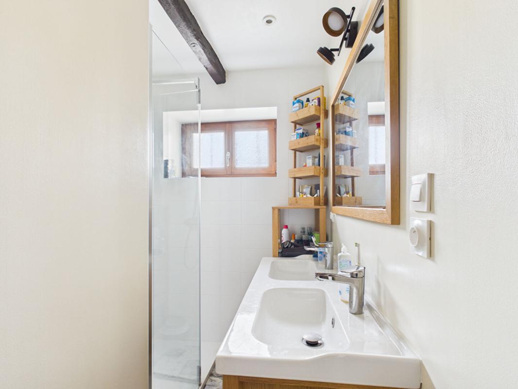 VIVONNE Maison ancienne rénovée à Vivonne de 165 m2, 4 chambres, 1 bureau, jardin, garage 9