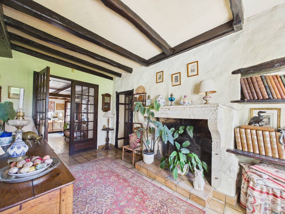 NOUAILLE-MAUPERTUIS Maison ancienne de 317 m2 à Gizay, 5 chambres,  parc de 5500 m2, piscine , grange, atelier 10