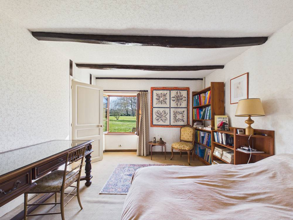 NOUAILLE-MAUPERTUIS Maison ancienne de 317 m2 à Gizay, 5 chambres,  parc de 5500 m2, piscine , grange, atelier 11