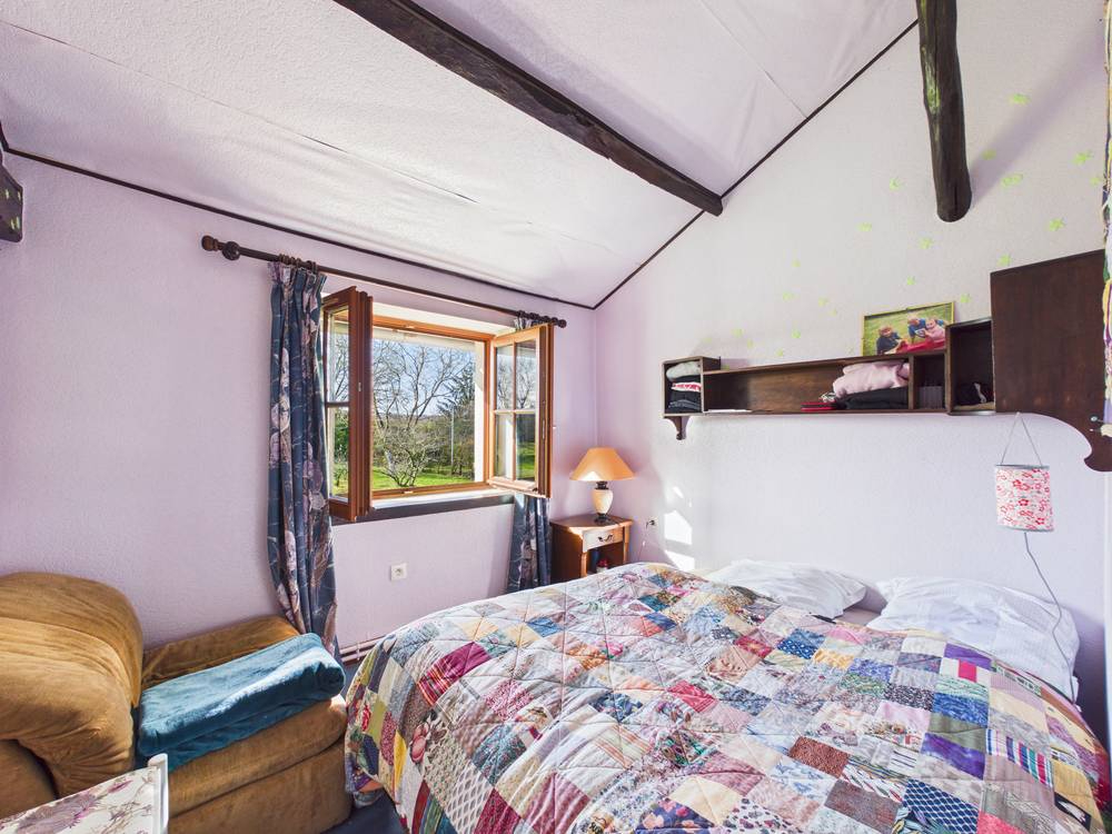 NOUAILLE-MAUPERTUIS Maison ancienne de 317 m2 à Gizay, 5 chambres,  parc de 5500 m2, piscine , grange, atelier 16