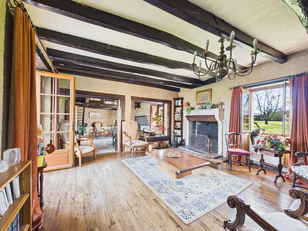 NOUAILLE-MAUPERTUIS Maison ancienne de 317 m2 à Gizay, 5 chambres,  parc de 5500 m2, piscine , grange, atelier 3