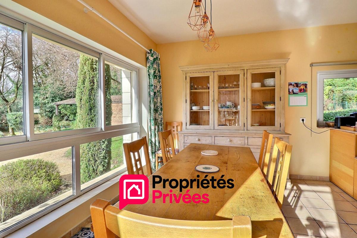 UZES Bastide provençale en pierres, proche UZES 10