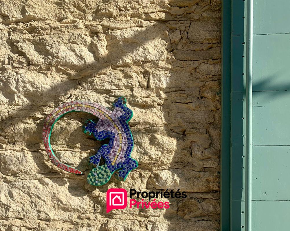 UZES Bastide provençale en pierres, proche UZES 3