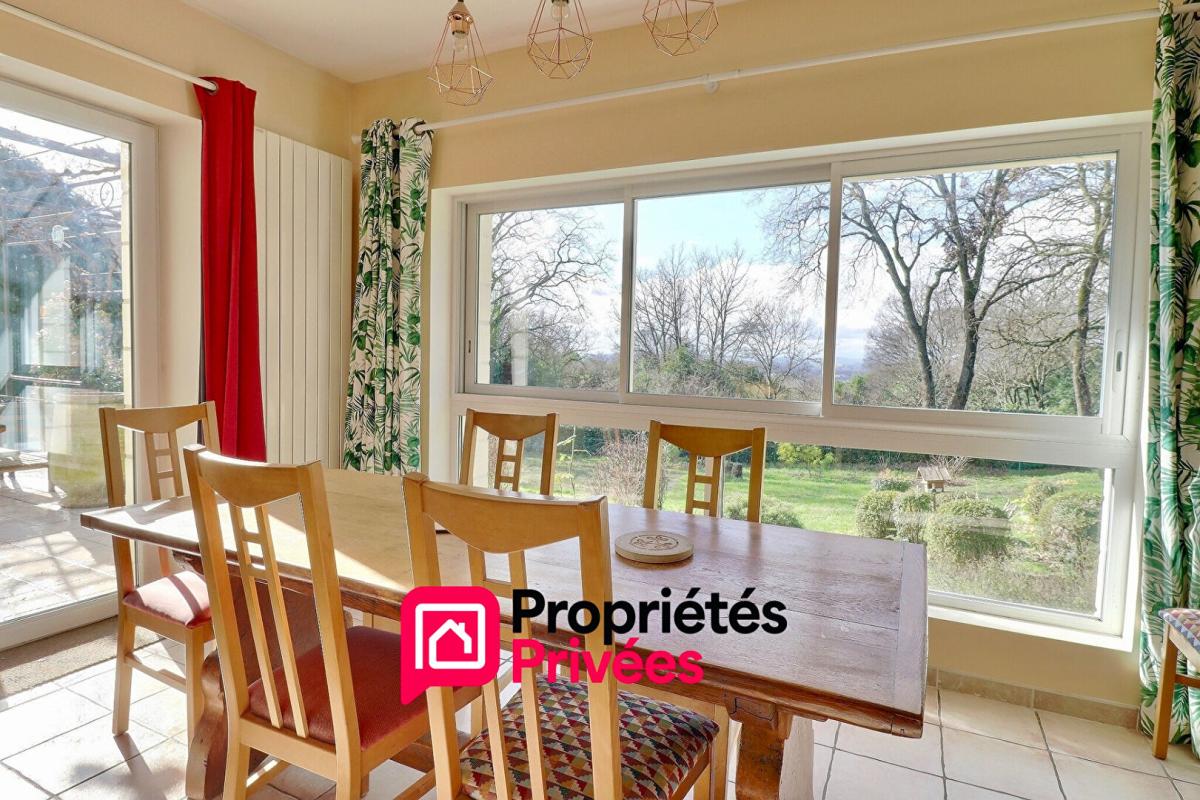 UZES Bastide provençale en pierres, proche UZES 5