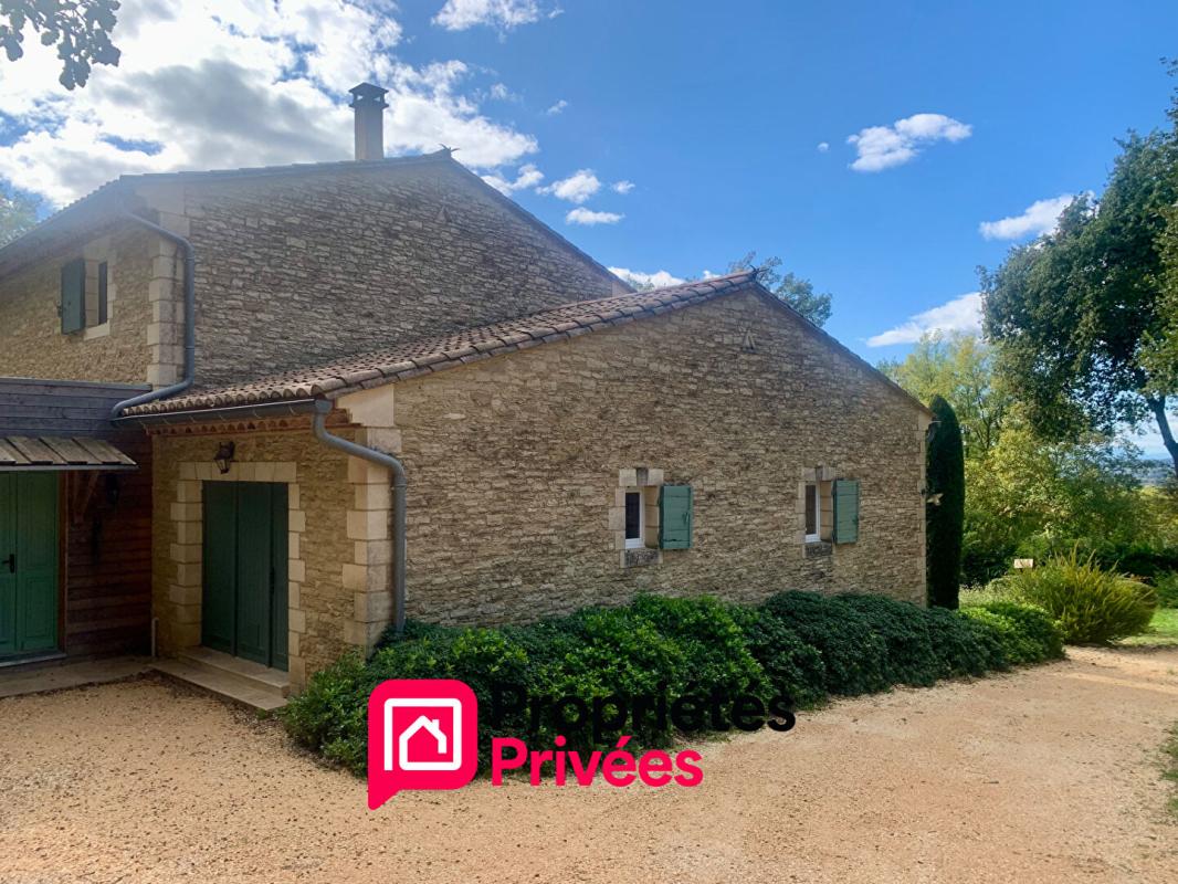 UZES Bastide provençale en pierres, proche UZES 7
