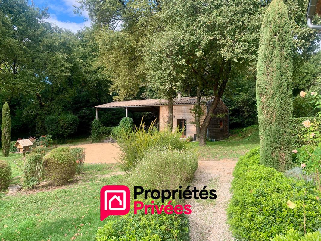 UZES Bastide provençale en pierres, proche UZES 9