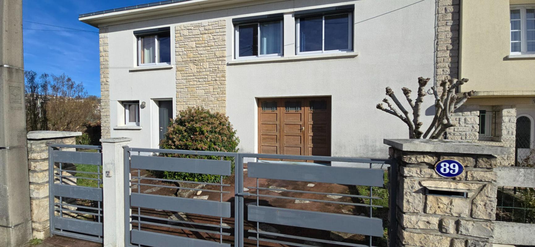 PERIGUEUX Maison de ville de type 6, jardin et garage privatif sur un terrain de 450 m² 1