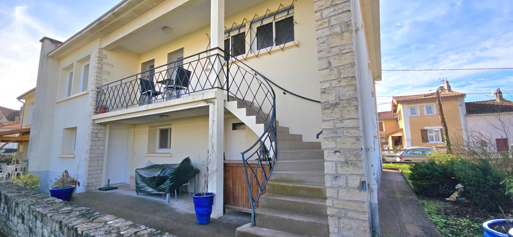 PERIGUEUX Maison de ville de type 6, jardin et garage privatif sur un terrain de 450 m² 2