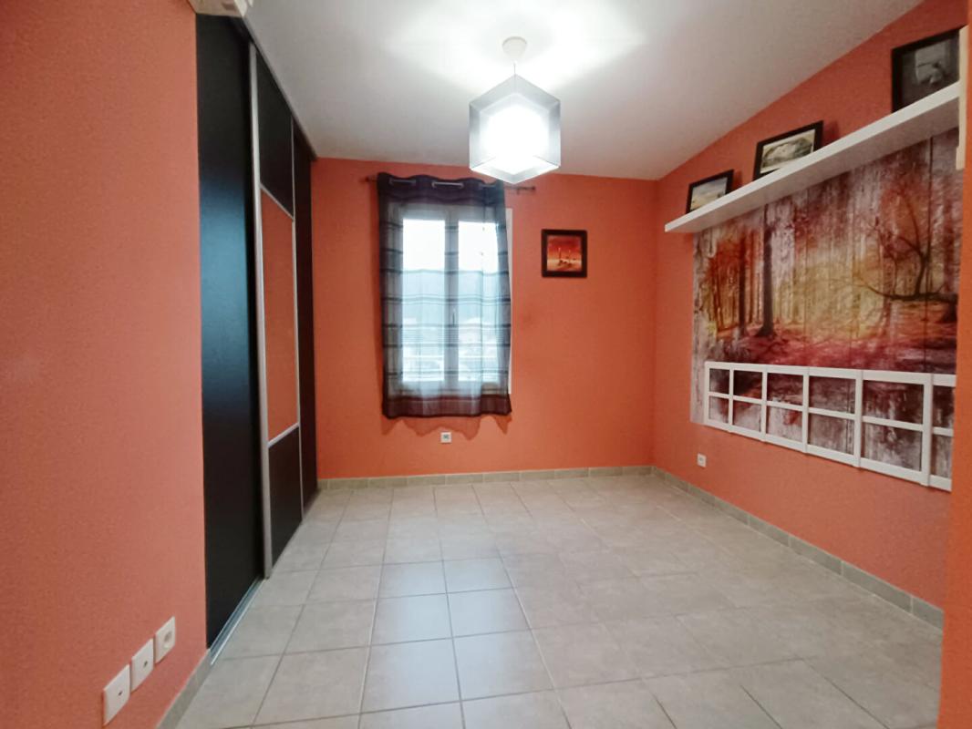 SAINT-CHAMAS Appartement Saint Chamas 2 pièce(s) + TERRASSE ET STATIONNEMENT 11