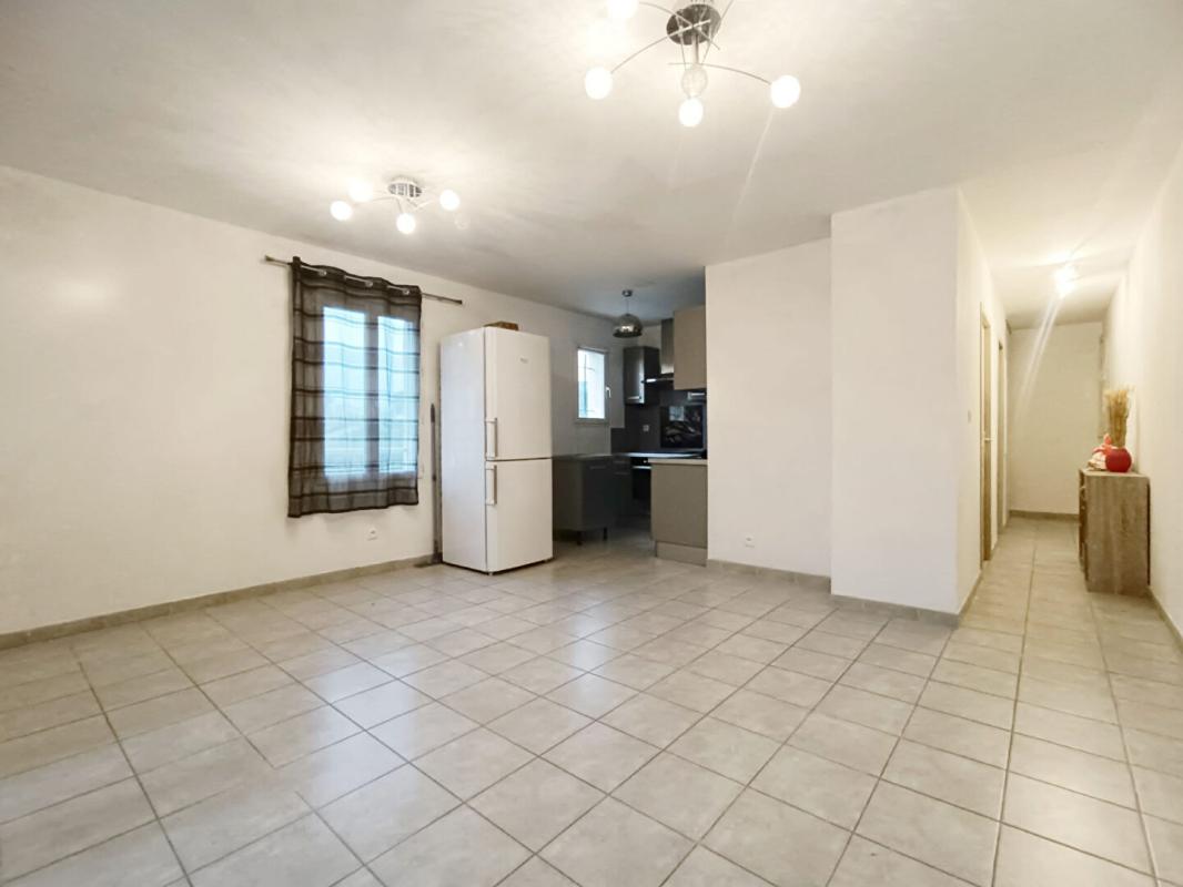 SAINT-CHAMAS Appartement Saint Chamas 2 pièce(s) + TERRASSE ET STATIONNEMENT 4