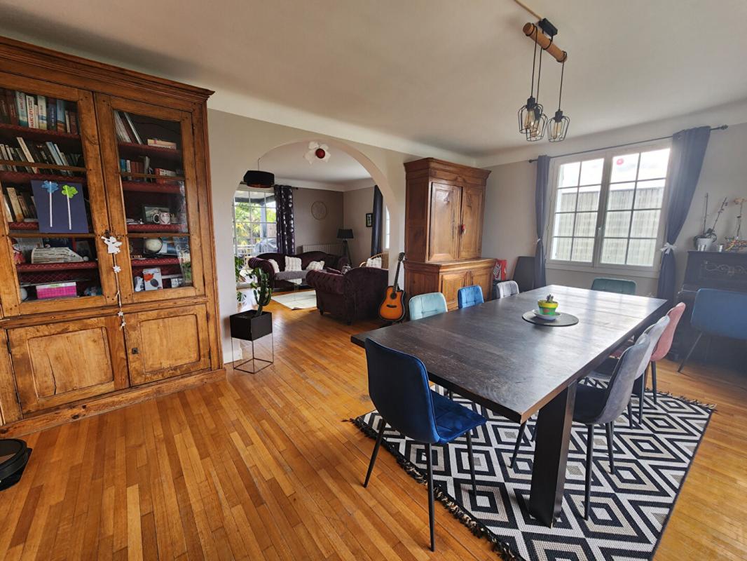 LOCHES Maison Loches 8 pièce(s) 211 m2 7