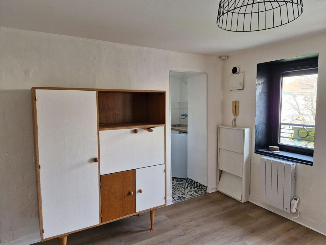 ROANNE ROANNE  -  APPARTEMENT  T2 MEUBLE 2