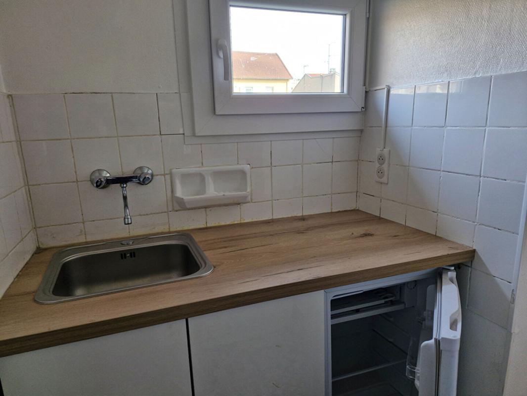 ROANNE ROANNE  -  APPARTEMENT  T2 MEUBLE 4