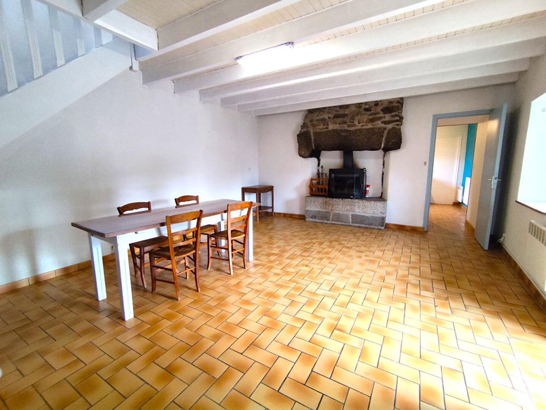 SAINT-GILLES-PLIGEAUX À LOUER  Maison en pierre pleine de charme à Saint-Gilles-Pligeaux 2