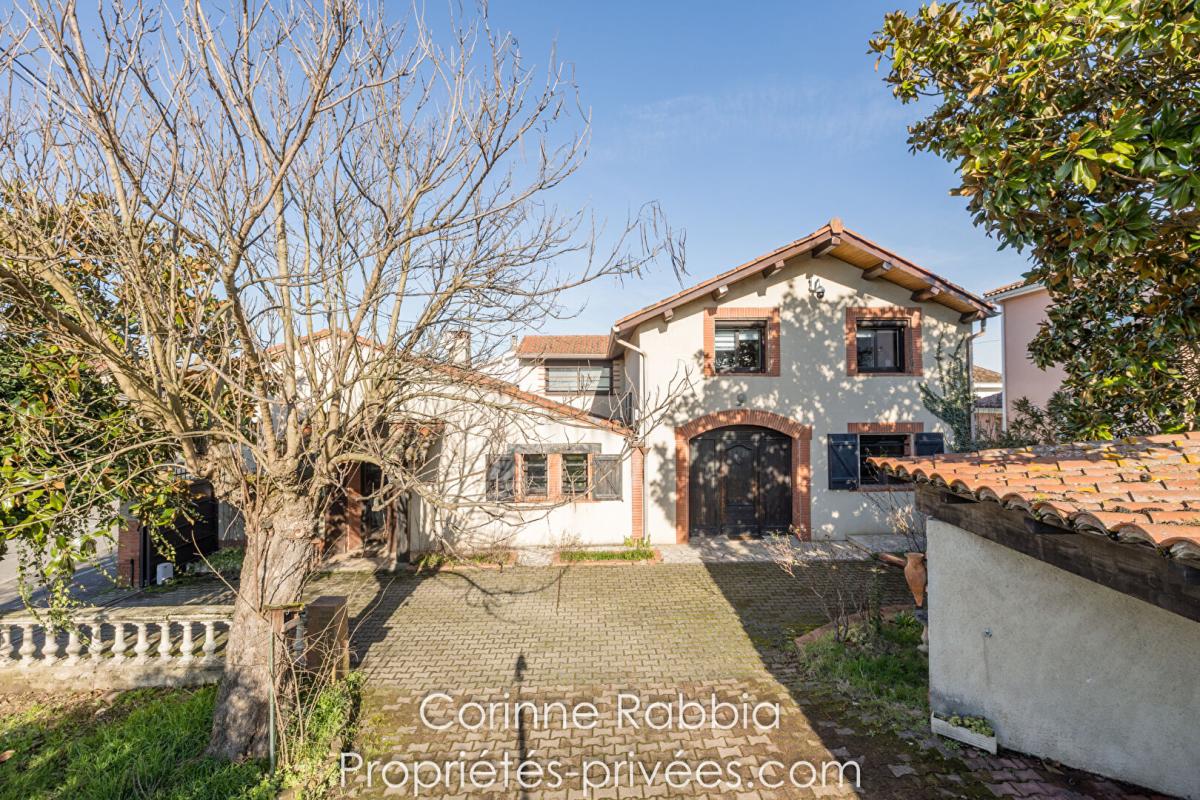 AUCAMVILLE Maison de 180m². 6 pièces 1