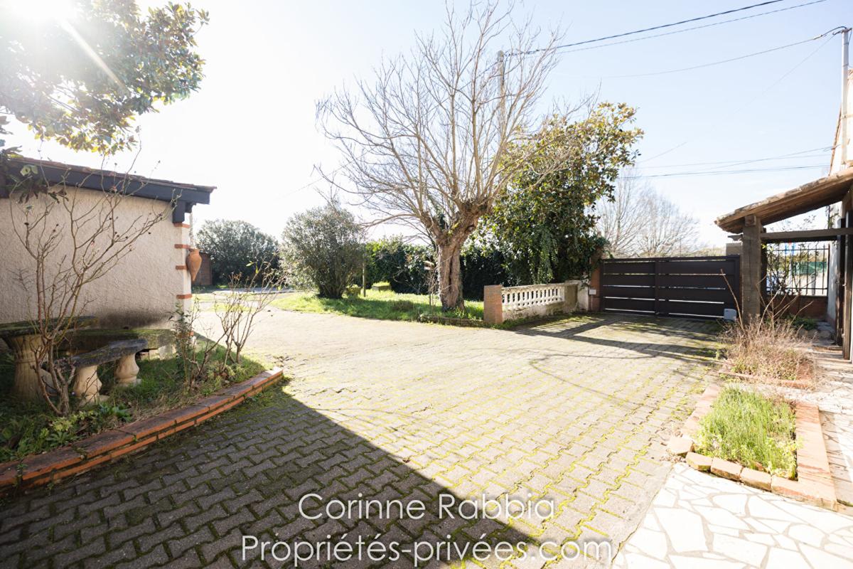 AUCAMVILLE Maison de 180m². 6 pièces 2