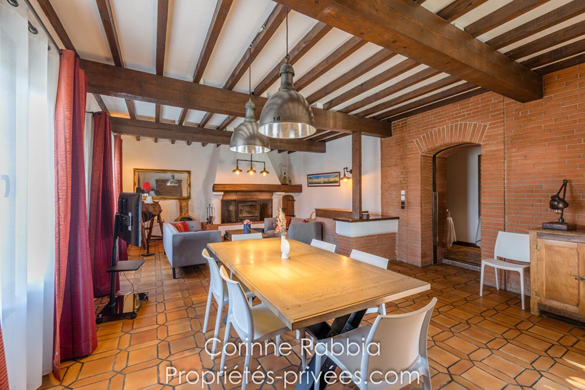 AUCAMVILLE Maison de 180m². 6 pièces 3