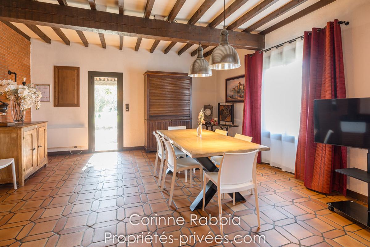 AUCAMVILLE Maison de 180m². 6 pièces 5