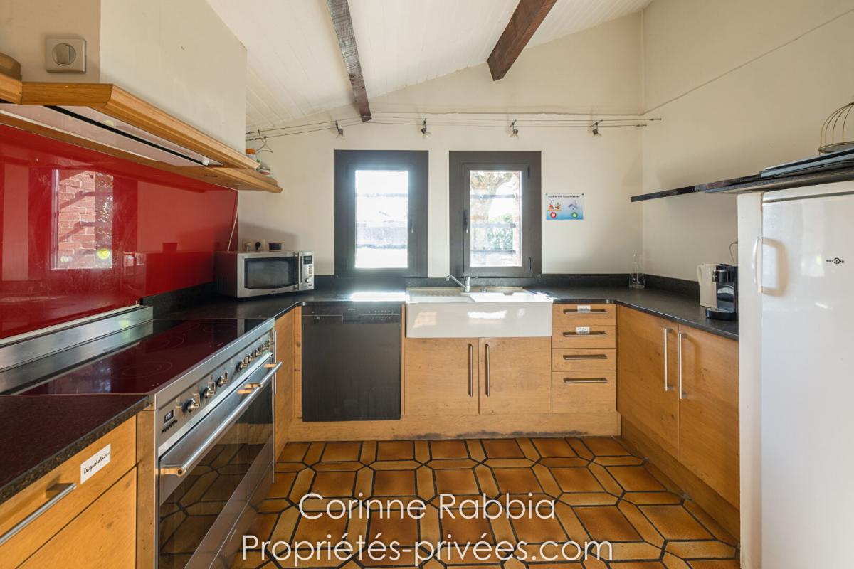 AUCAMVILLE Maison de 180m². 6 pièces 6