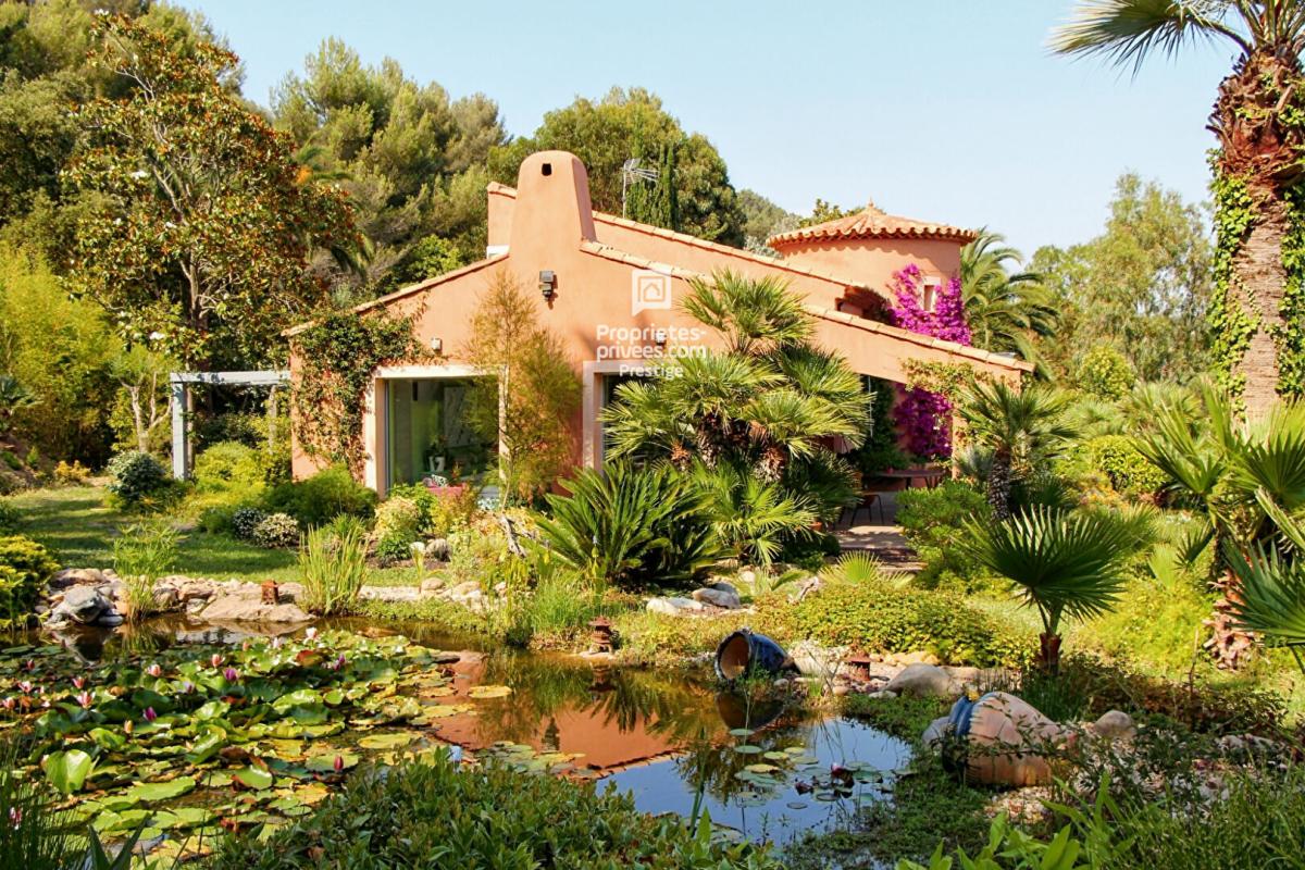 CARQUEIRANNE Domaine de charme en Provence - 2 maisons vue mer - 10 pièce(s) 372 m2 10