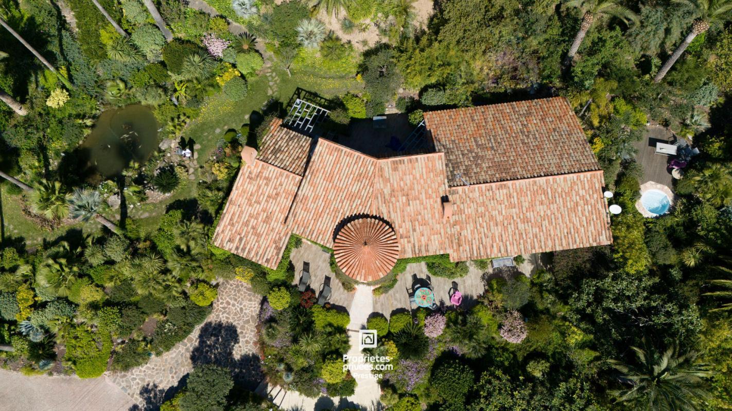 CARQUEIRANNE Domaine de charme en Provence - 2 maisons vue mer - 10 pièce(s) 372 m2 13