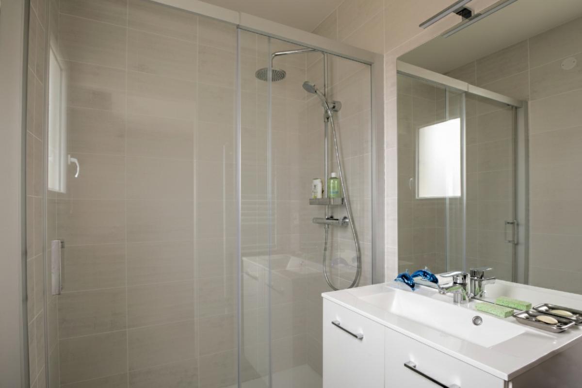 SERVAS Villa contemporaine de 2022 : Prestations soignées et confort 14