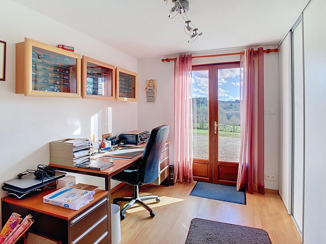 VEYRINES-DE-DOMME Maison de plain-pied avec piscine et garage 14