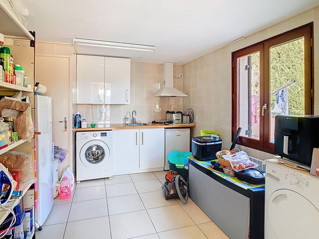 VEYRINES-DE-DOMME Maison de plain-pied avec piscine et garage 15