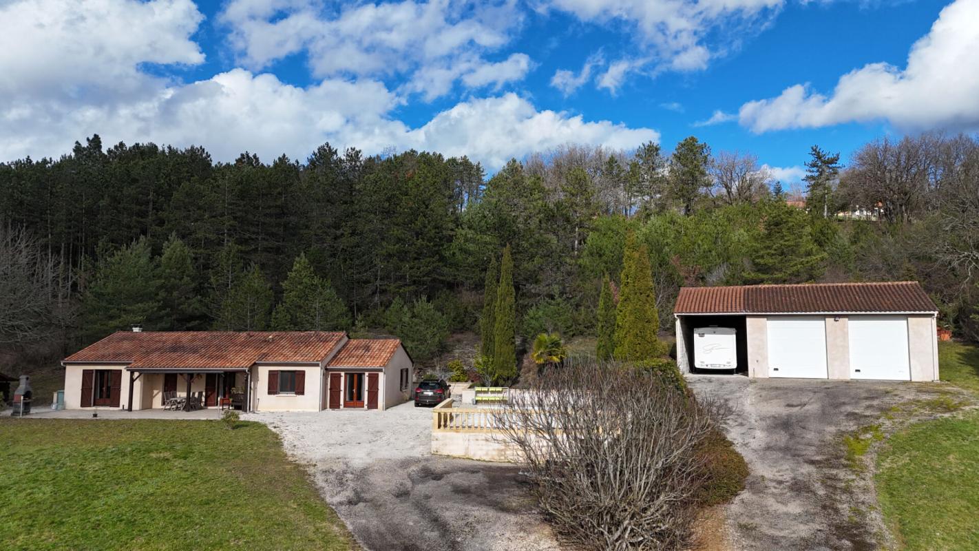 VEYRINES-DE-DOMME Maison de plain-pied avec piscine et garage 16