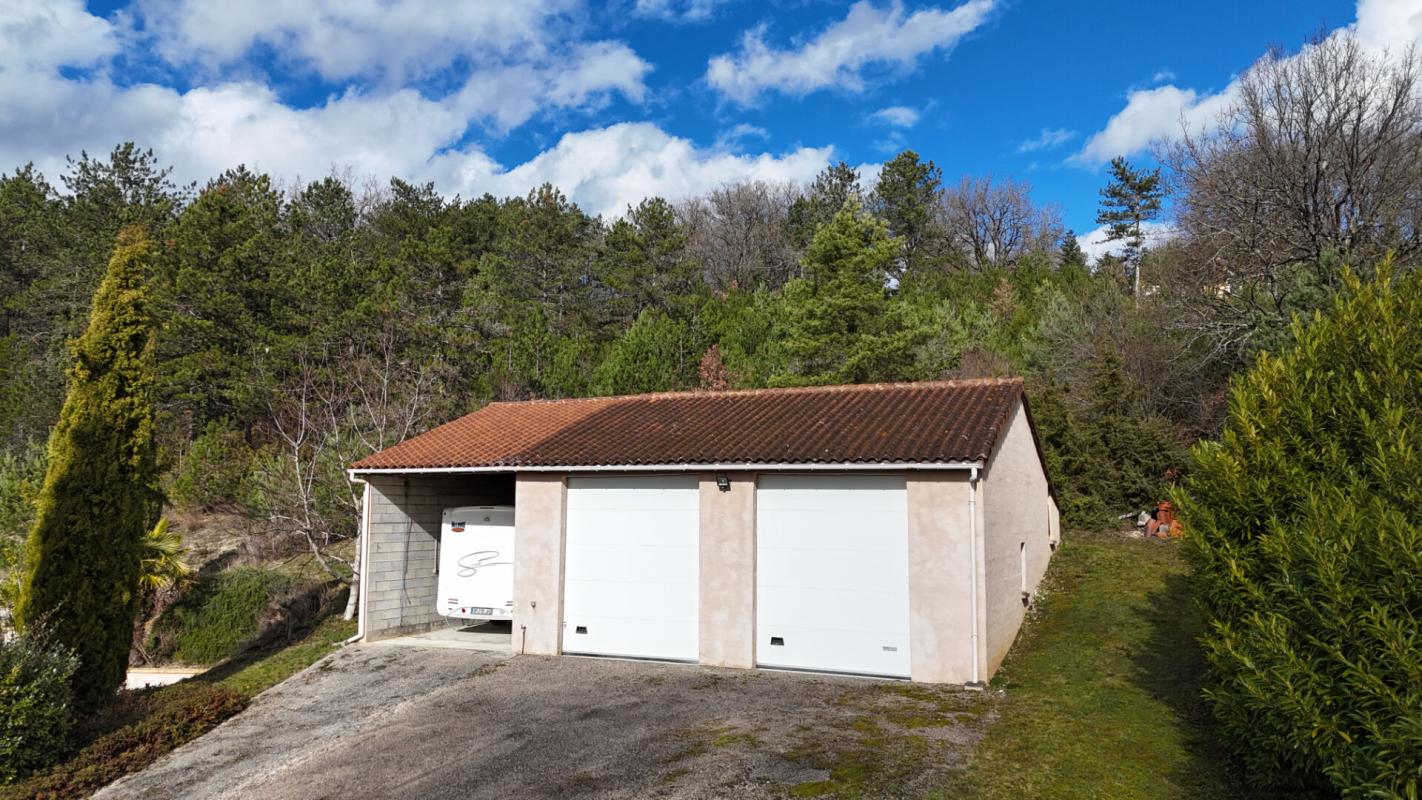 VEYRINES-DE-DOMME Maison de plain-pied avec piscine et garage 17