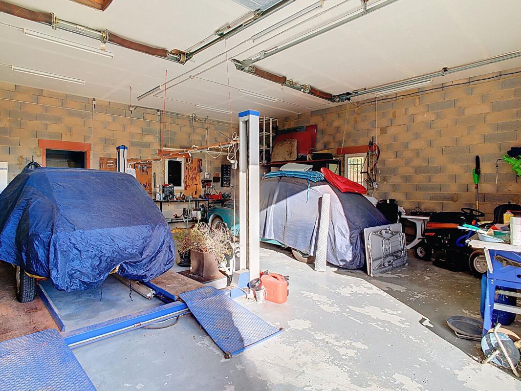 VEYRINES-DE-DOMME Maison de plain-pied avec piscine et garage 18