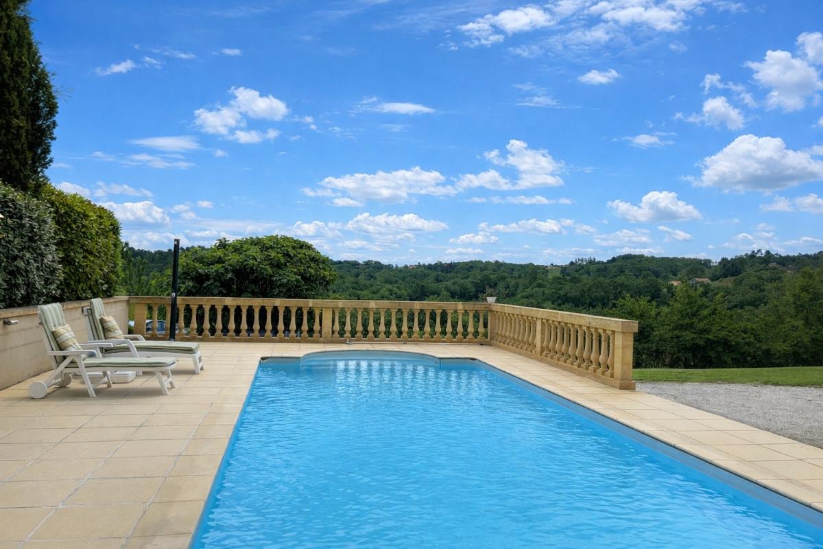 VEYRINES-DE-DOMME Maison de plain-pied avec piscine et garage 2