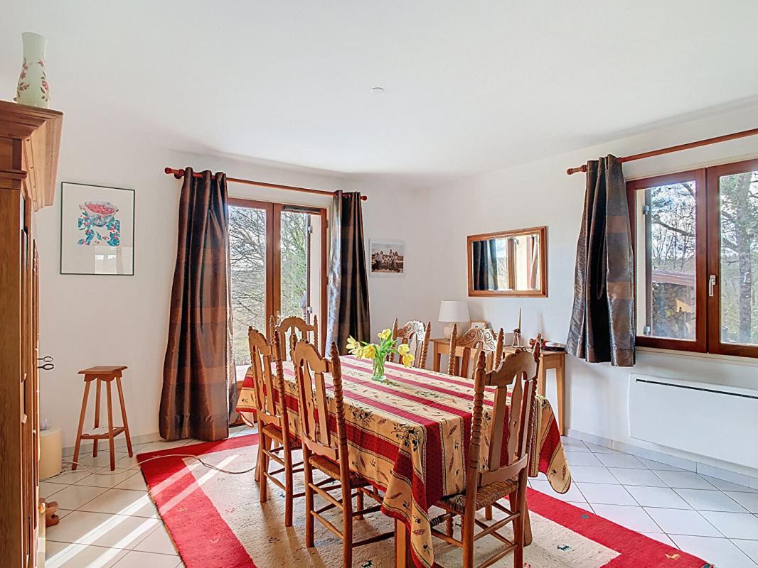 VEYRINES-DE-DOMME Maison de plain-pied avec piscine et garage 6