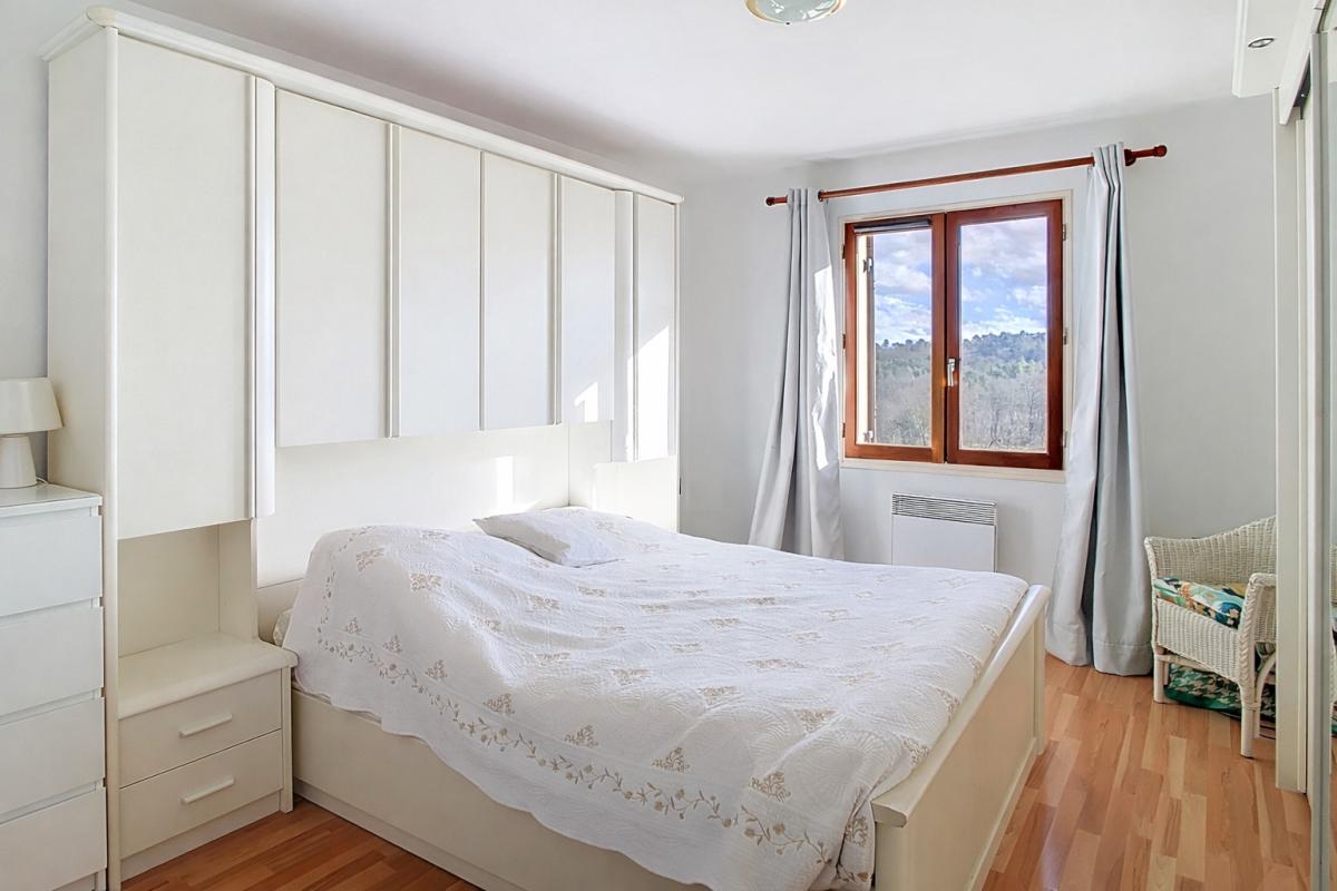 VEYRINES-DE-DOMME Maison de plain-pied avec piscine et garage 8