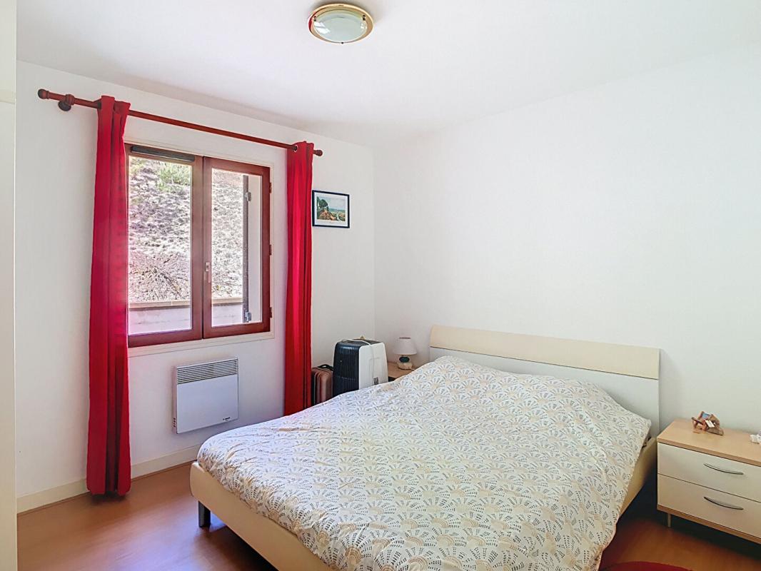 VEYRINES-DE-DOMME Maison de plain-pied avec piscine et garage 9