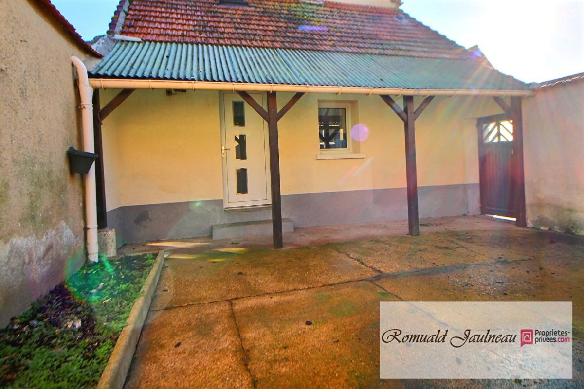 SOURS Maison de bourg à Sours 10