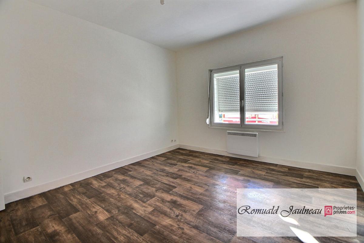 SOURS Maison de bourg à Sours 5