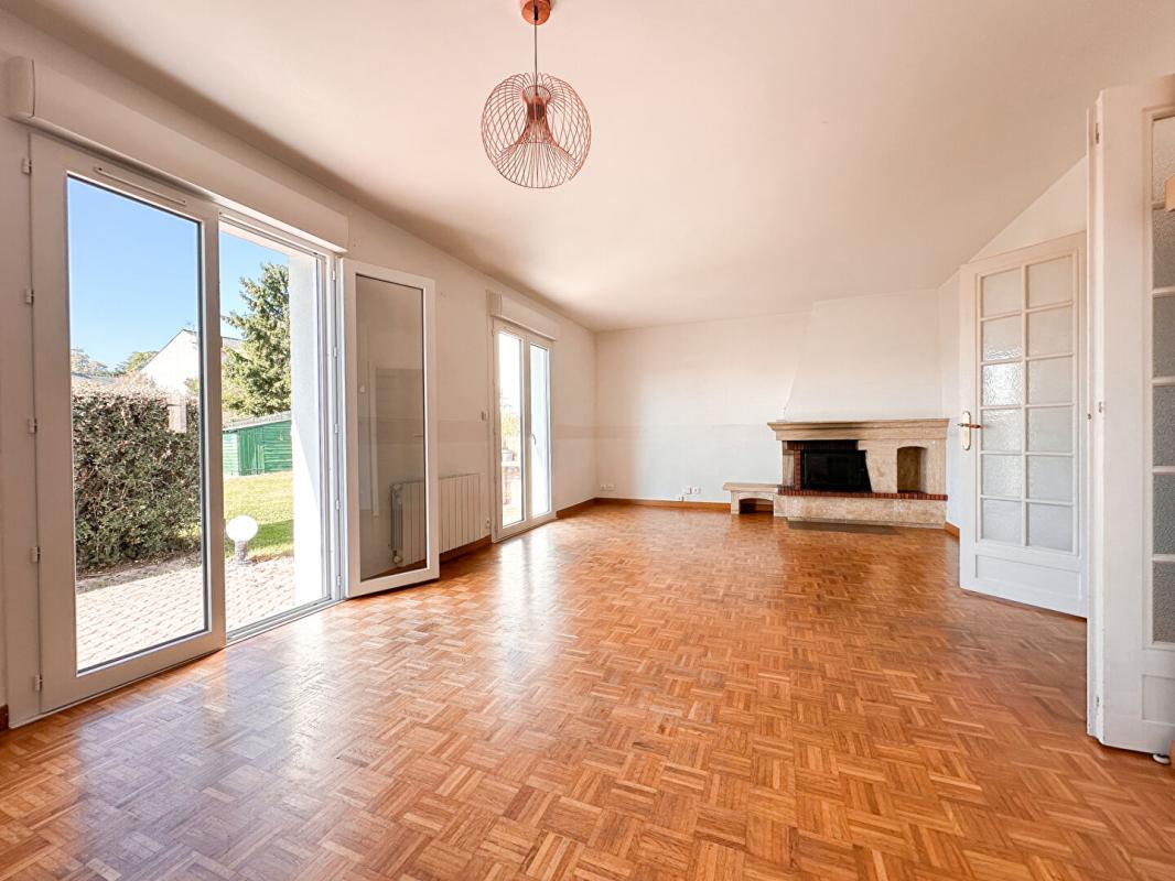 SAINT-ETIENNE-DE-MONTLUC Maison Saint Etienne De Montluc - BOURG - 4 chambres 1