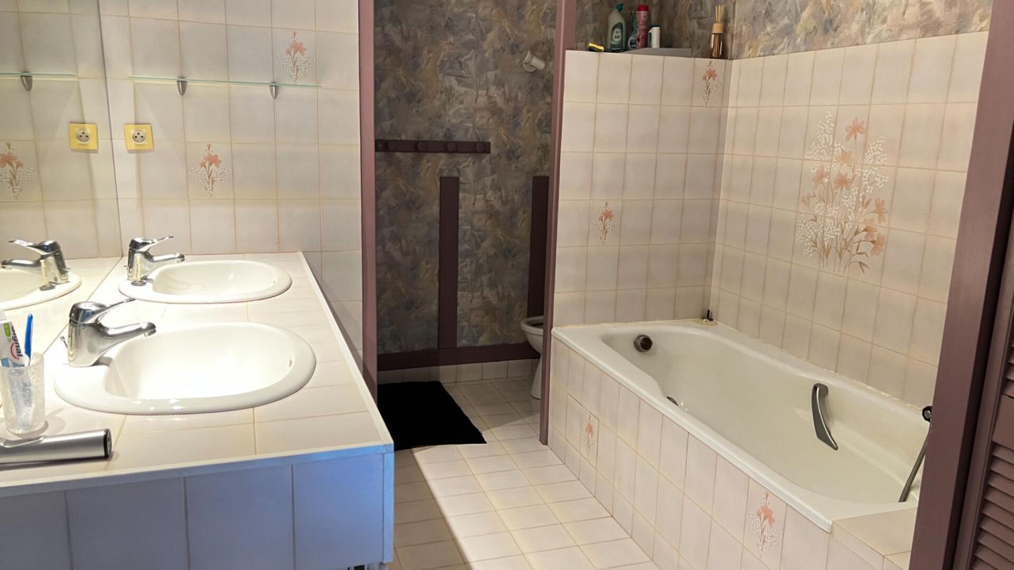 POUZAUGES Pouzauges, Maison 128 m² , 3 chambres et un bureau 11