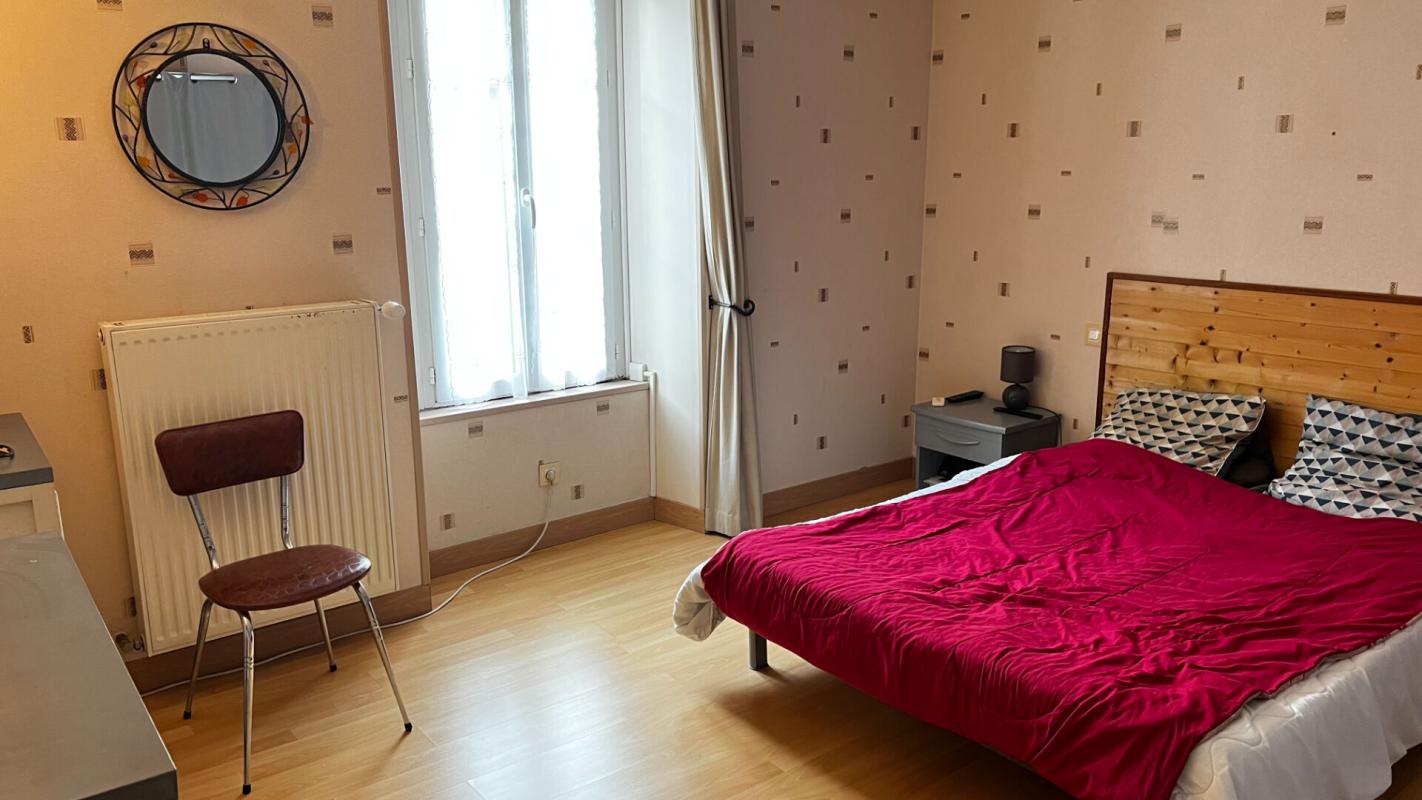 POUZAUGES Pouzauges, Maison 128 m² , 3 chambres et un bureau 3